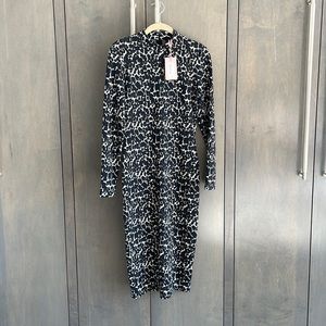 Ted Baker size 1(US4). New with tags. Zipper in the back. Midi length.